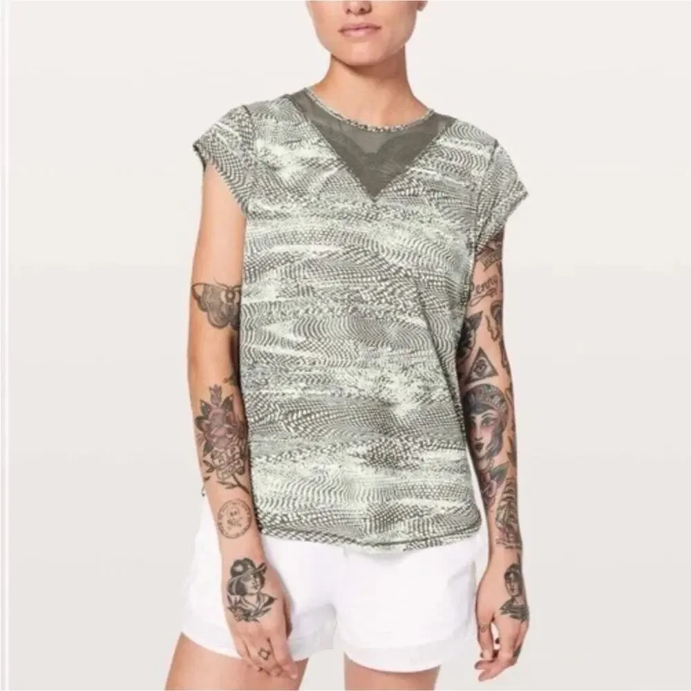 Lululemon For The Run Short Sleeves Womens Size 4 Swerve Vapor Metal Grey
